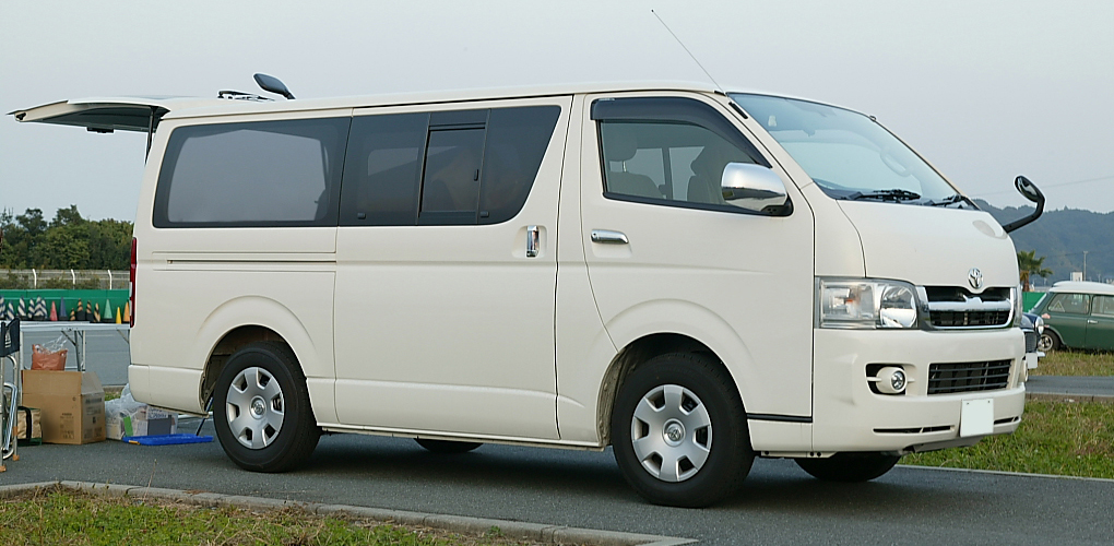 Toyota_Hiace_Long-van_Super-GL_001
